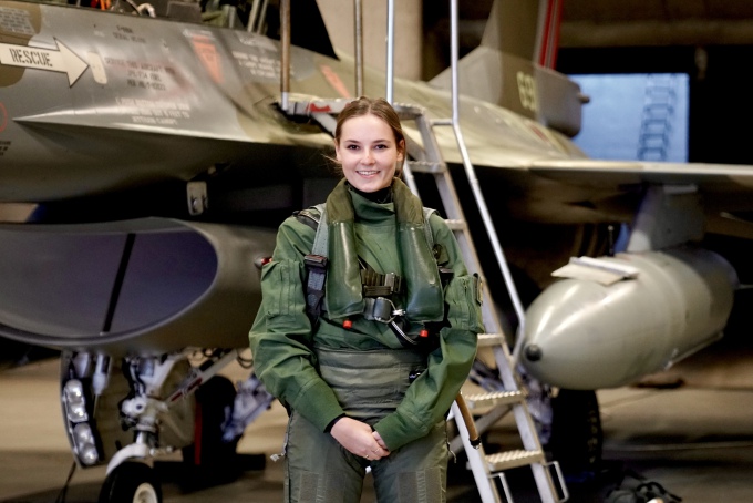 Prinsessen fikk oppleve fart og g-krefter da hun satt på med Forsvarets F16. (Foto: Simen Sund / Det kongelige hoff)